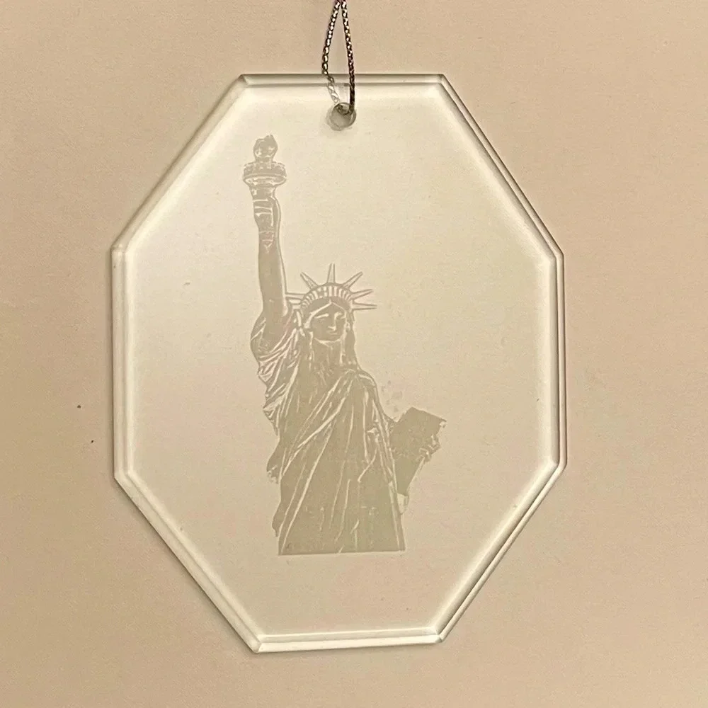NIB Statue of Liberty Etched Glass Ornament